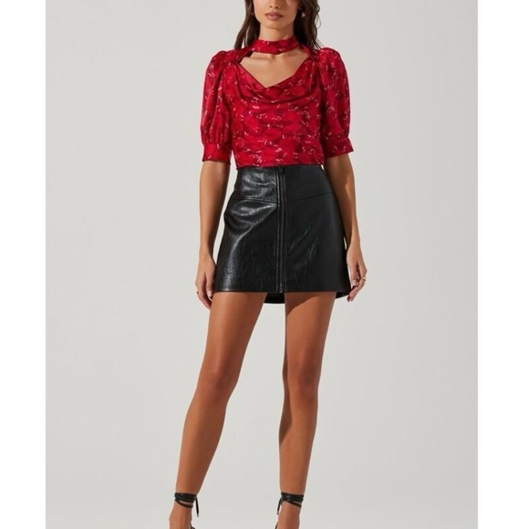 ASTR the label FLORAL MOCK NECK COWL DRAPE TOP in Red Floral - Picture 2 of 8